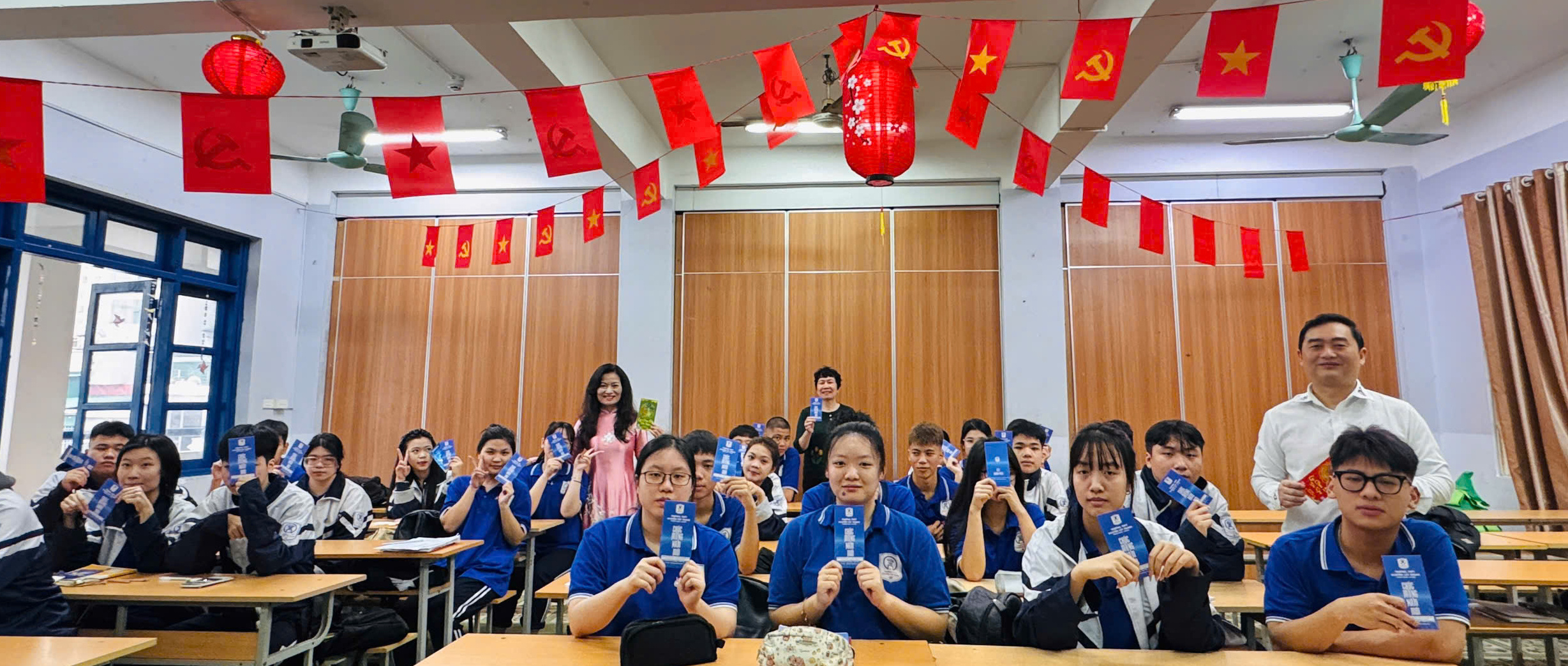 LÌ XÌ ĐẦU XUÂN – KHỞI ĐỘNG NĂM MỚI BỨT PHÁ TẠI TRƯỜNG THPT NGUYỄN TẤT THÀNH