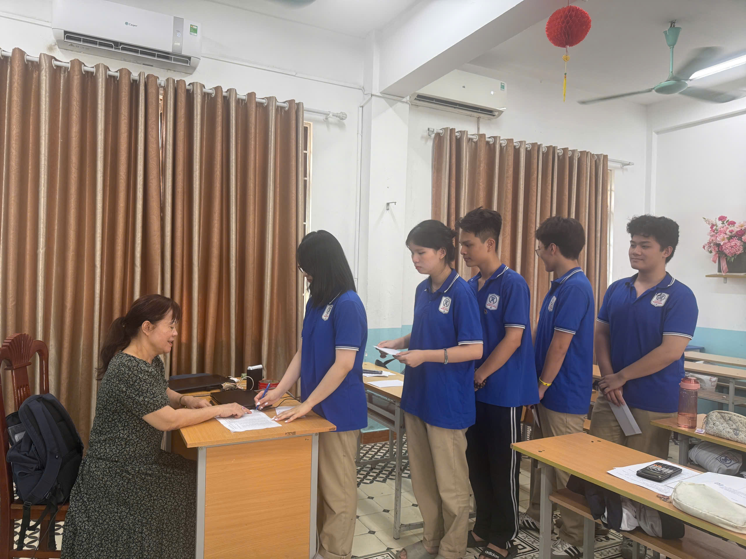 Trường THPT Nguyễn Tất Thành thực hiện chi trả học phí được nhà nước cấp cho học sinh
