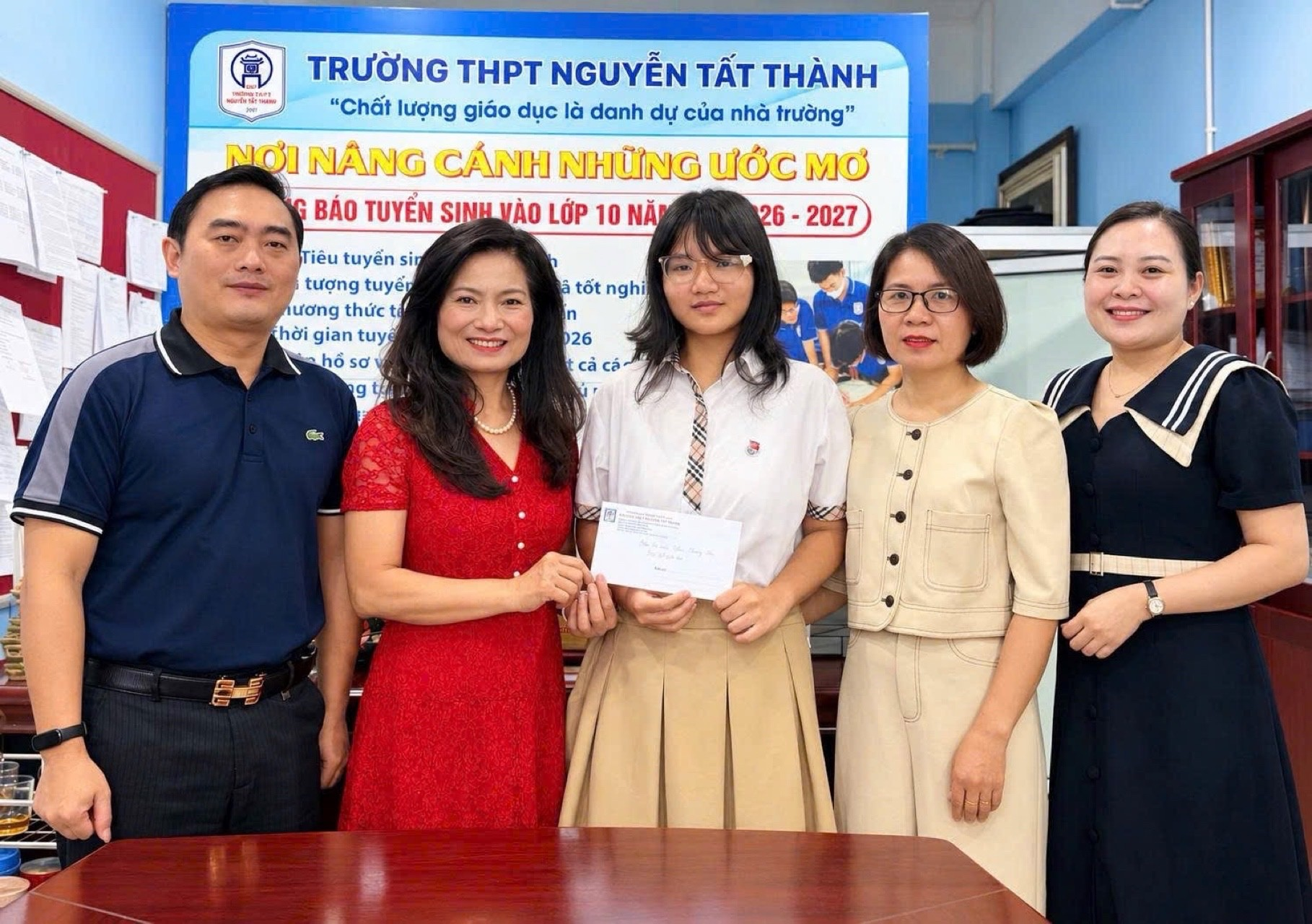 Phạm Hương Thu – Dấu Ấn Đẹp Của Học Sinh Trường THPT Nguyễn Tất Thành Tại Kỳ Thi Học Sinh Giỏi Cấp Thành Phố