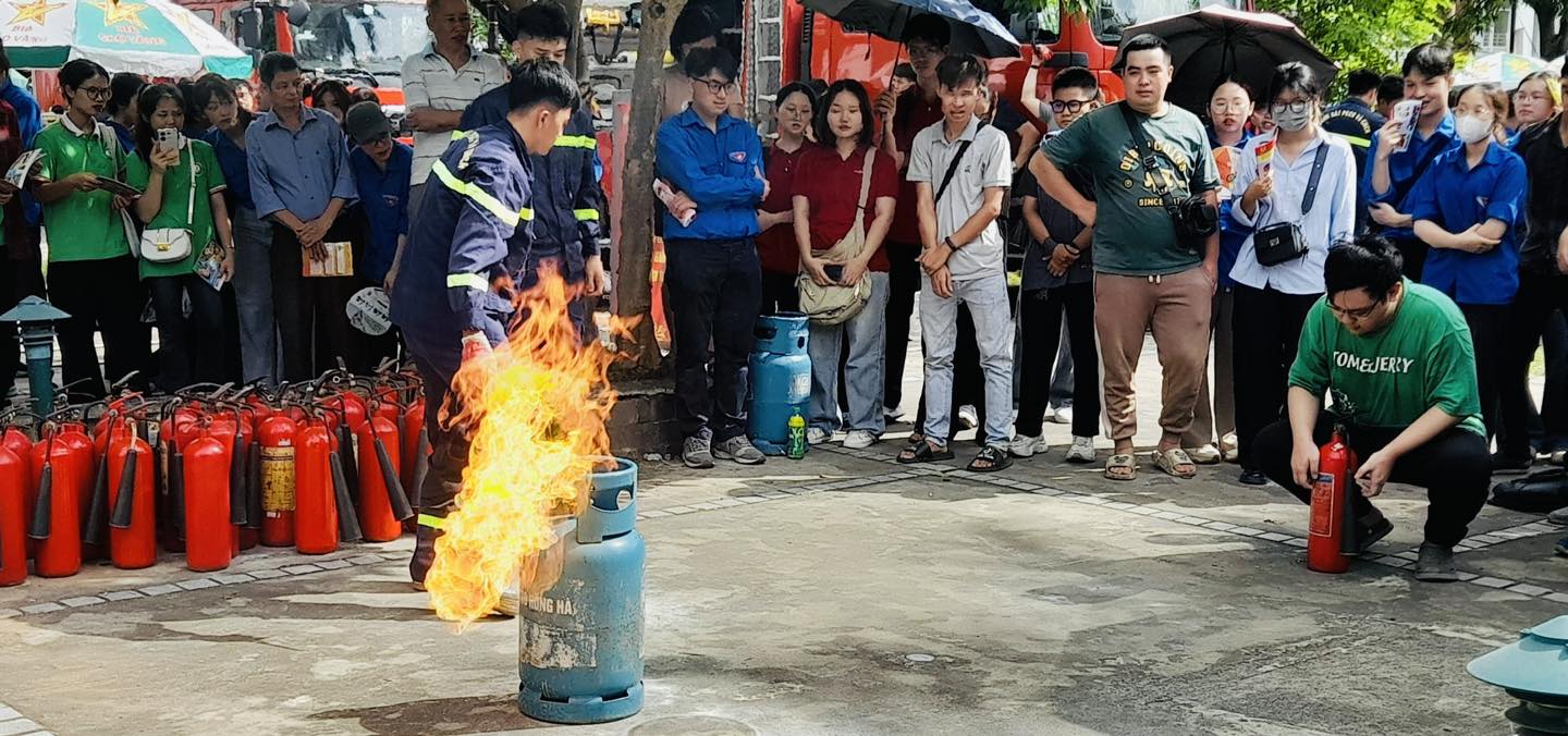 Chương trình tập huấn côn tác phòng cháy chữa cháy và cứu nạn cứu hộ