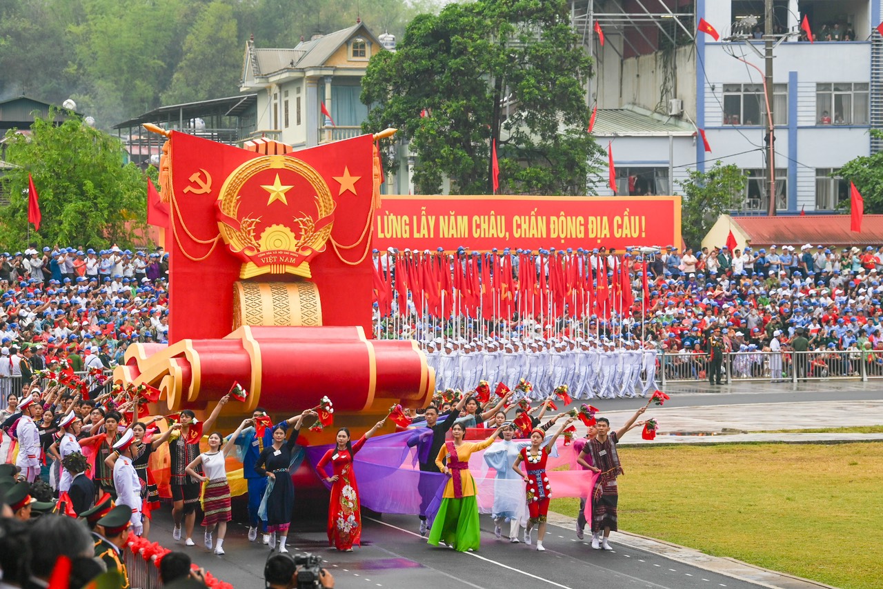 Trang nghiêm diễu binh, diễu hành kỷ niệm 70 năm Chiến thắng Điện Biên Phủ