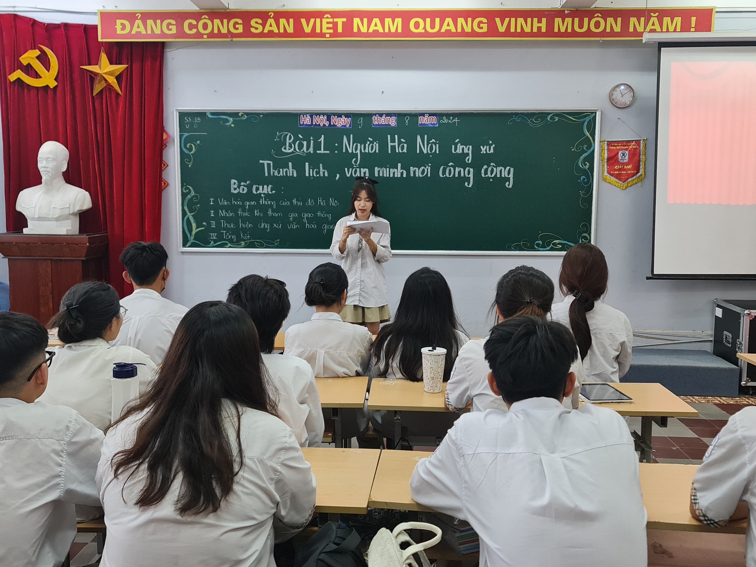 Xây dựng học sinh trường THPT Nguyễn Tất Thành thanh lịch, văn minh