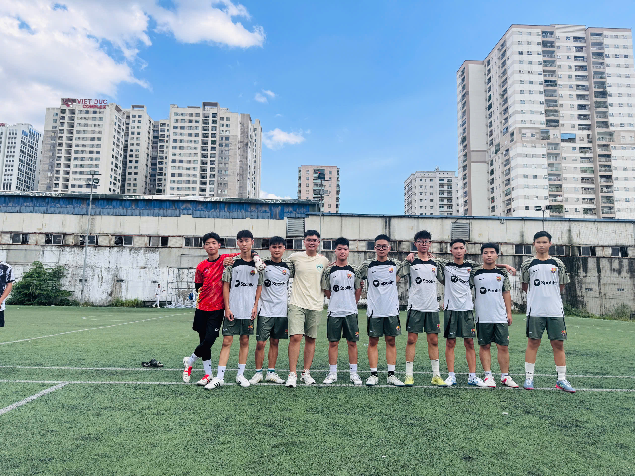 photos/NH2025-2026/Bong_da.9.8/z6892920010957_ef2e9ffe010d11a590f1479bee0a73e6.jpg