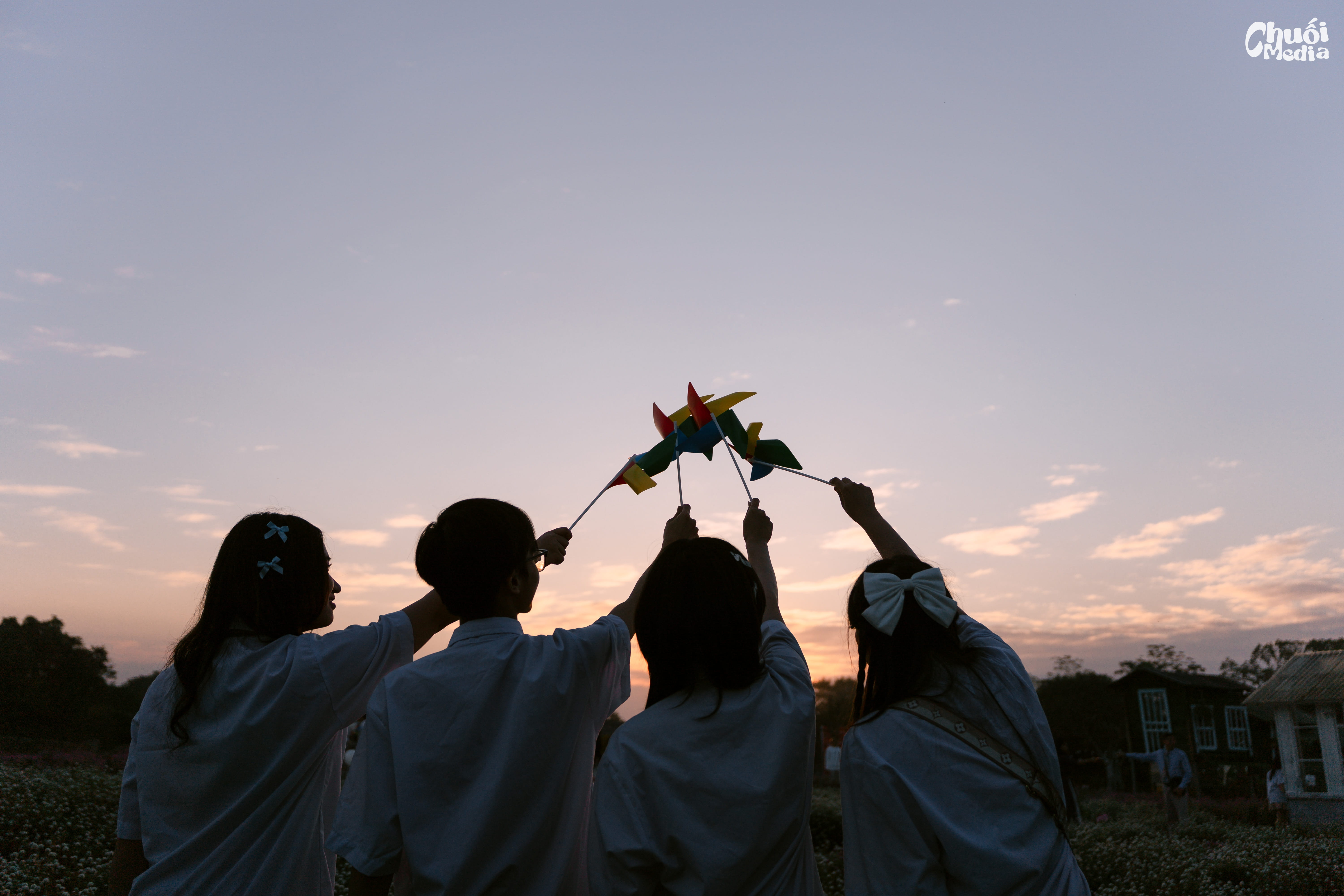 Kỷ yếu lớp 12 - Khi thanh xuân gọi tên nỗi nhớ